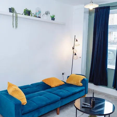 Apartment Chic 2 Bedroom *