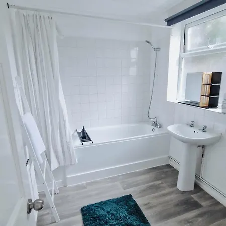 Chic 2 Bedroom Апартаменты