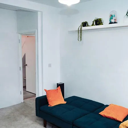 Chic 2 Bedroom Apartment