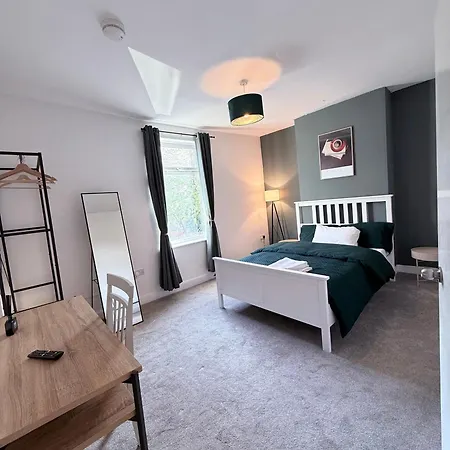 Chic 2 Bedroom Апартаменты *