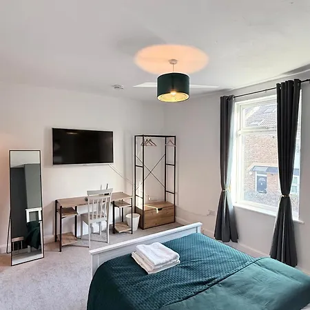 Chic 2 Bedroom