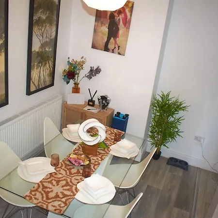 3-bedroom House Close To Centre And M5 With Garden And Parking * Bristol