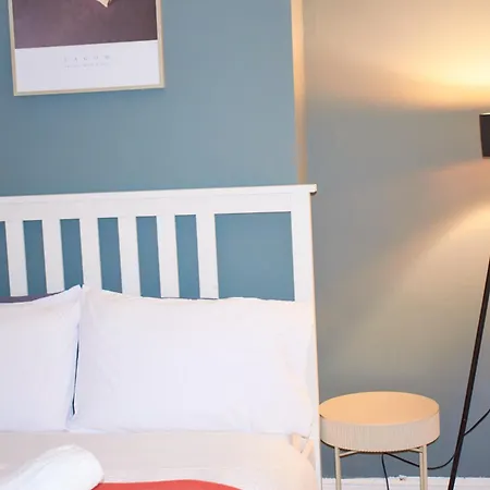 3-bedroom House Close To Centre And M5 With Garden And Parking