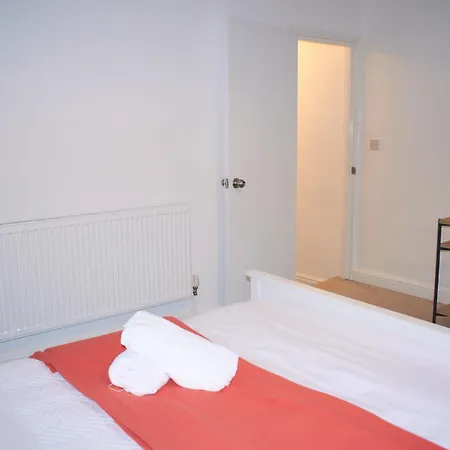 3-bedroom House Close To Centre And M5 With Garden And Parking Apartmán Bristol