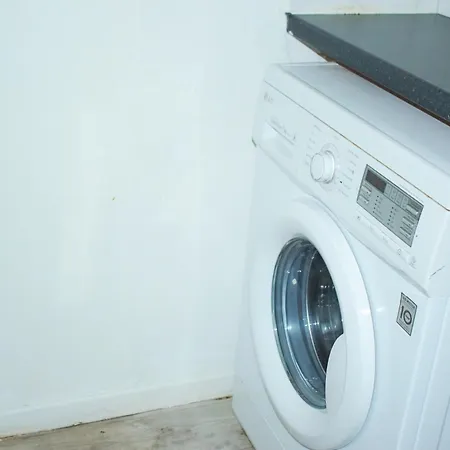 3-bedroom House Close To Centre And M5 With Garden And Parking