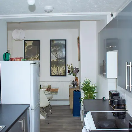 Apartmán 3-bedroom House Close To Centre And M5 With Garden And Parking *