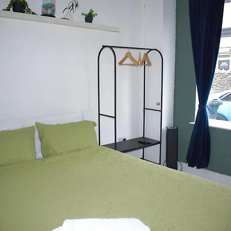 Apartmán 3-bedroom House Close To Centre And M5 With Garden And Parking