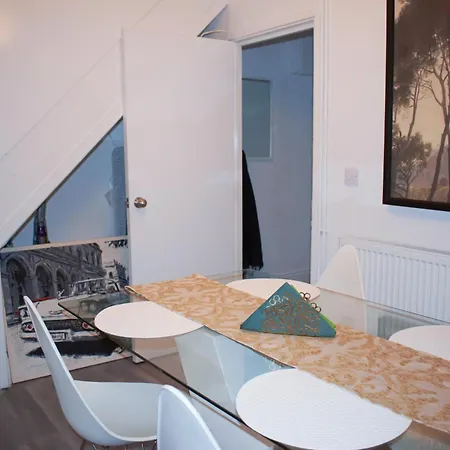 3-bedroom House Close To Centre And M5 With Garden And Parking * Bristol