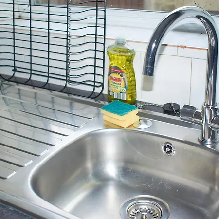 3-bedroom House Close To Centre And M5 With Garden And Parking Apartmán *