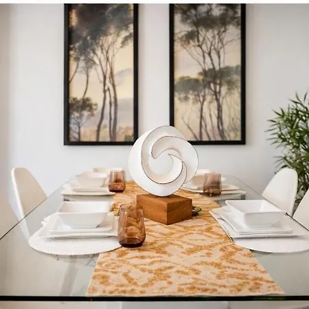 3-bedroom House Close To Centre And M5 With Garden And Parking *