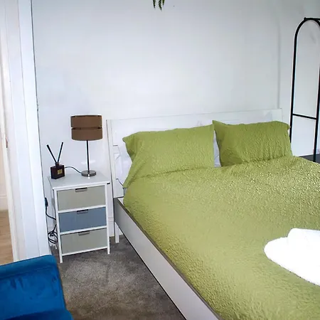 3-bedroom House Close To Centre And M5 With Garden And Parking