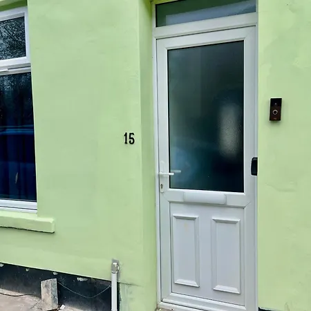 3-bedroom House Close To Centre And M5 With Garden And Parking