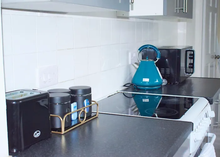 Apartment 3-bedroom House Close To Centre And M5 With Garden And Parking Bristol