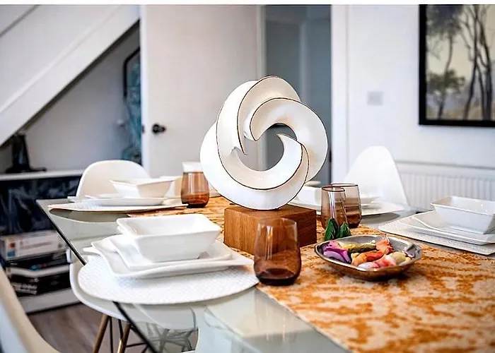 3-bedroom House Close To Centre And M5 With Garden And Parking