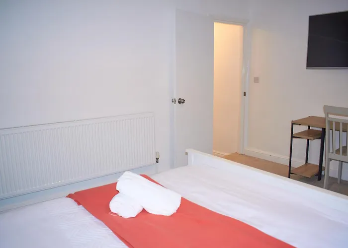 3-bedroom House Close To Centre And M5 With Garden And Parking Apartmán Bristol