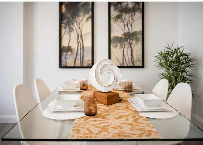 3-bedroom House Close To Centre And M5 With Garden And Parking *