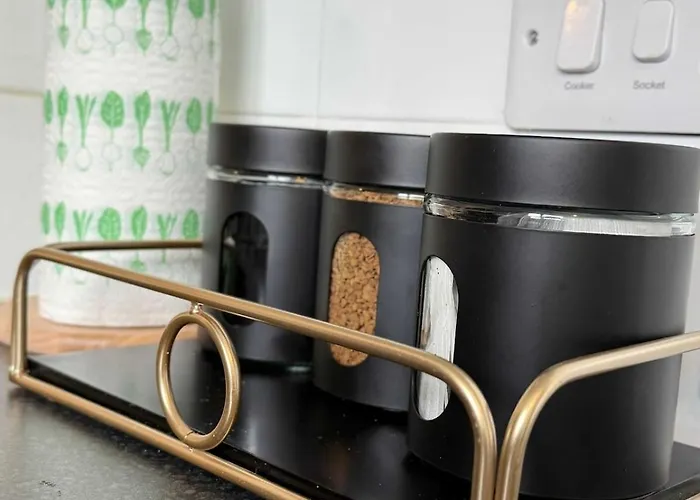 Apartmán 3-bedroom House Close To Centre And M5 With Garden And Parking *