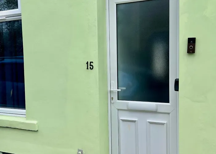 3-bedroom House Close To Centre And M5 With Garden And Parking